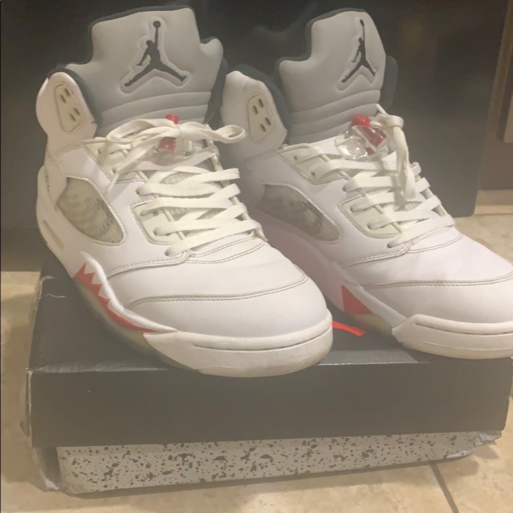 SUPREME AIR Jordan’s Retro 5 White